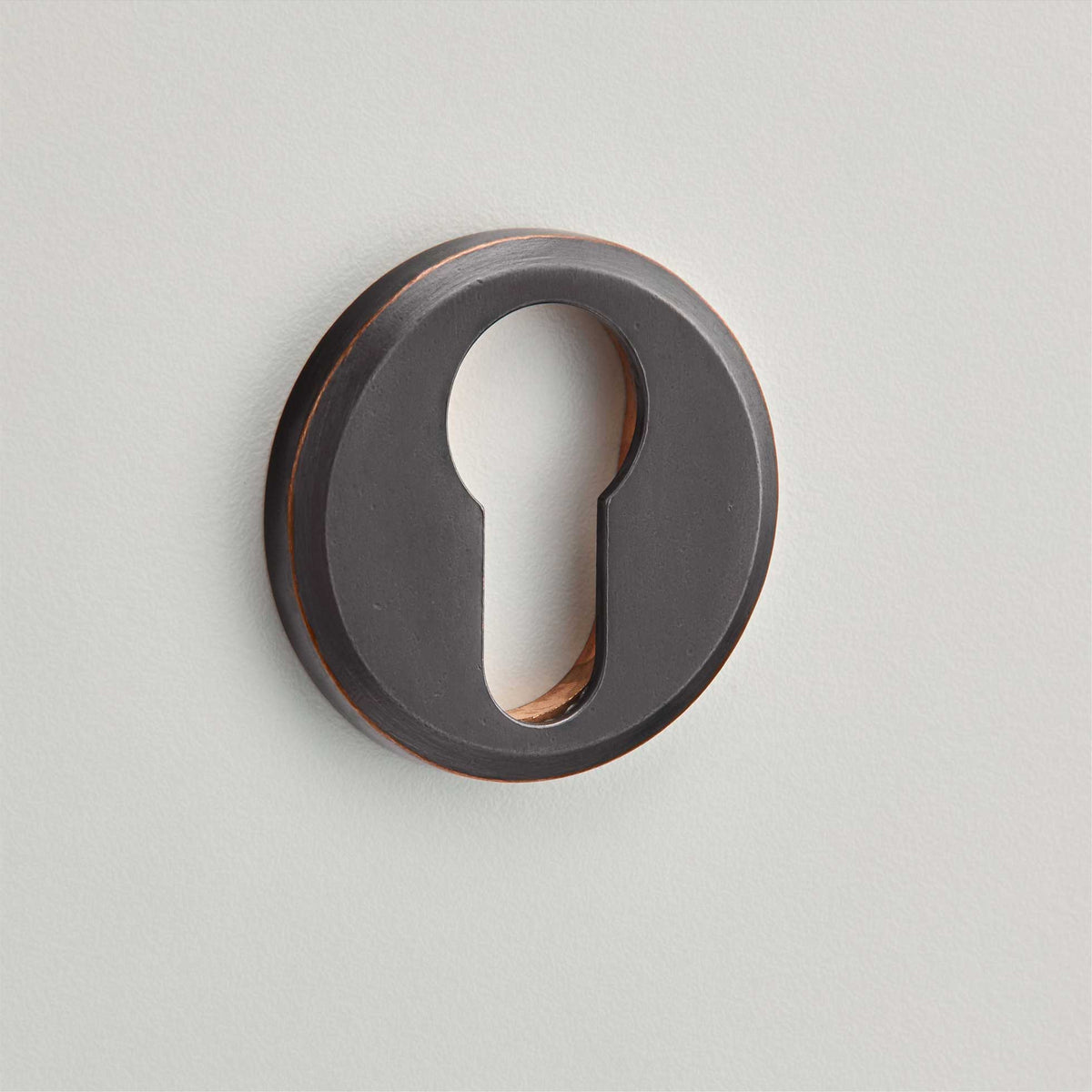 old-ROUND PILLOW ESCUTCHEON EURO PROFILE