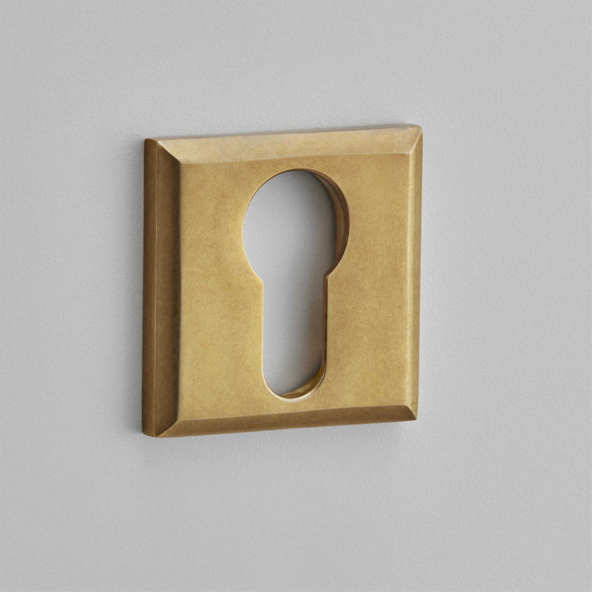 old-SQUARE PILLOW ESCUTCHEON EURO PROFILE