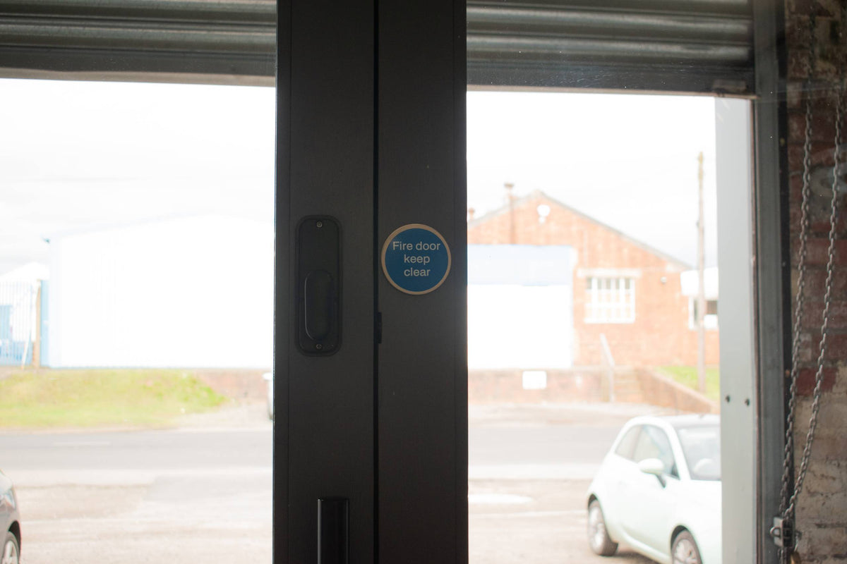 Atlantic Fire Door Keep Locked Disc Sign 3M Adhesive 75mm - additional image