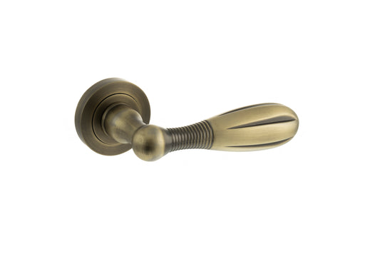 Old English Cambridge Lever Door Handle on Round Rose - Matt Antique Brass - Default