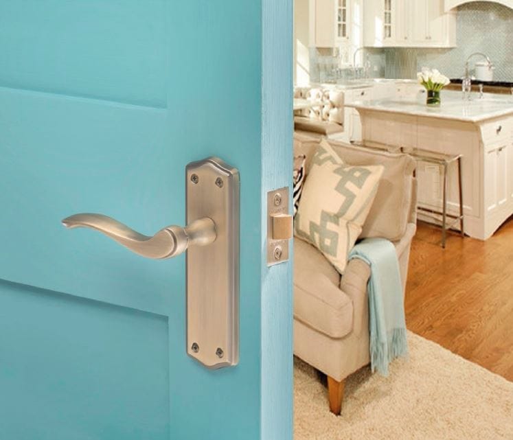 Old English Warwick Latch Lever Door Handle on Backplate - additional image