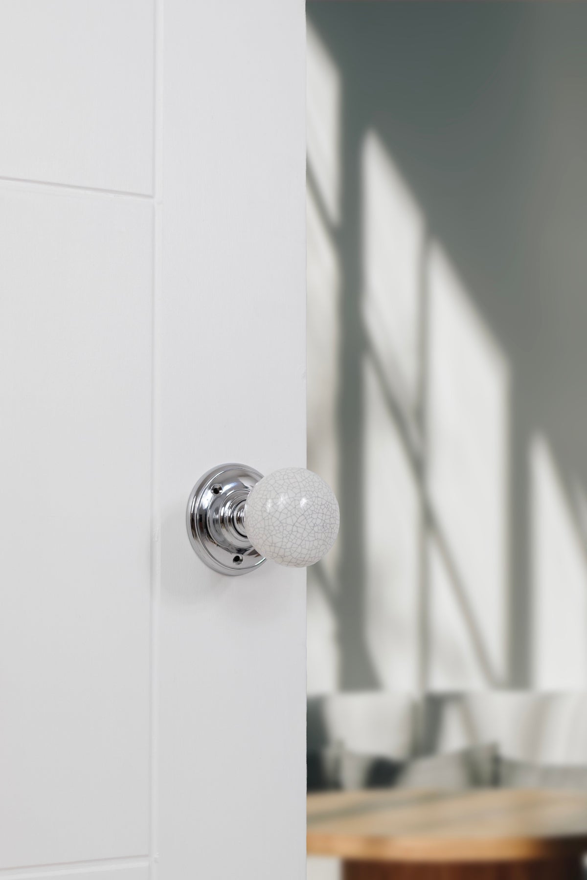 Old English Skipton Porcelain White Crackle Door Knob on Face Fix Rose - additional image