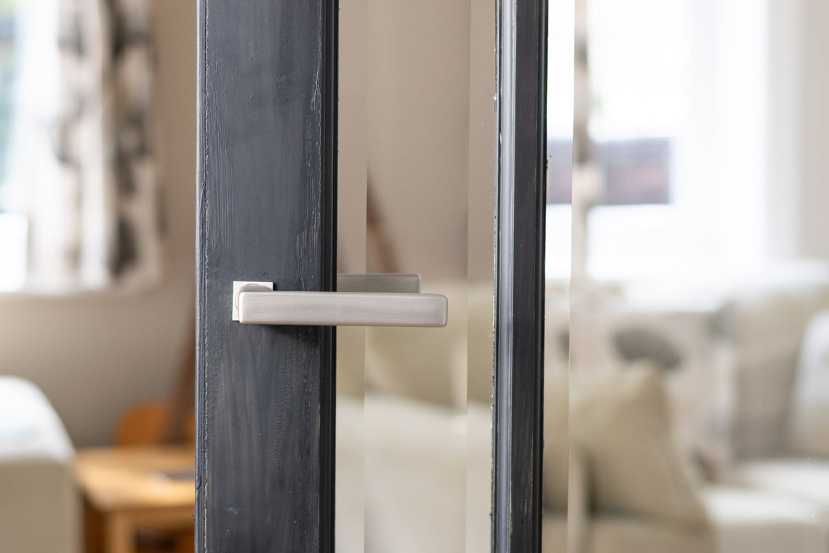 Tupai Exclusivo 5S Line Portel Lever Door Handle on Concealed Square Rose - Polished Chrome - additional image