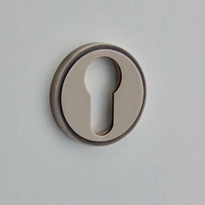 old-ROUND STEP ESCUTCHEON EURO PROFILE