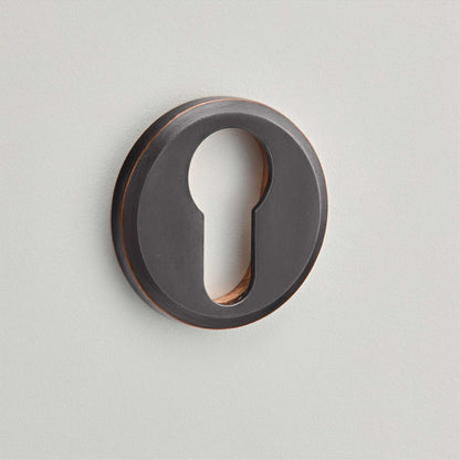 old-ROUND PILLOW ESCUTCHEON EURO PROFILE